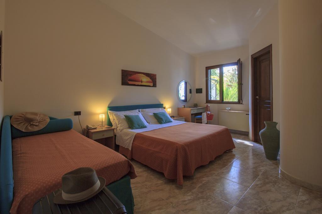 Hotel Village Eden Capo Vaticano Esterno foto
