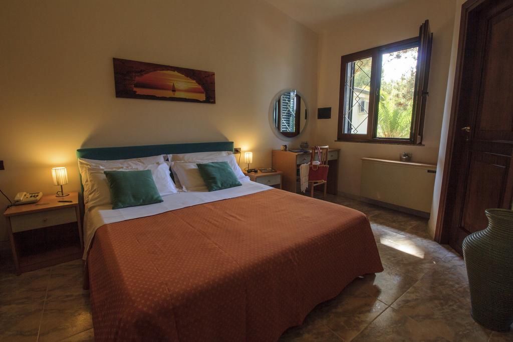 Hotel Village Eden Capo Vaticano Esterno foto